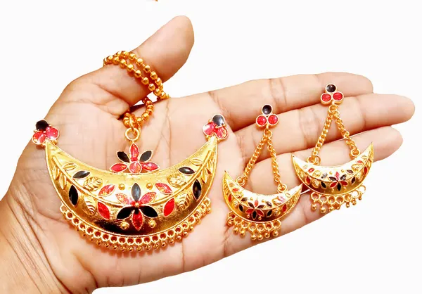 Assamese_Traditional_Gold_Plated_Red_Black_Colour_Joonbiri_Chain_Jewellery_Set_For_Women